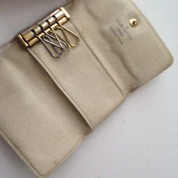 Louis Vuitton, Damier Azuzr 4-Hooks Key Case - Picture 7 of 9